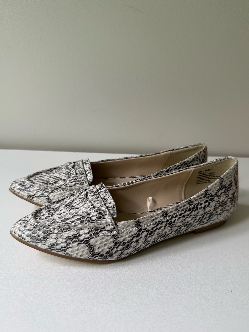Jessica Snake-Print Pointed Loafers - White, Gray